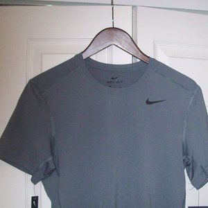 "Host Pick" NWT NIKE PRO MEN'S TRAINING SHIRT SIZE S WITH DRI-FIT TECHNOLOGY